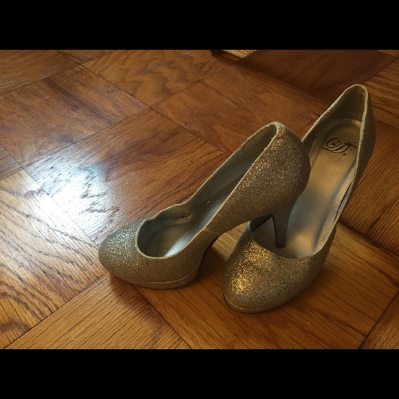 🚫sold🚫Glitter metallic silver heels pumps size 7 - Picture 3 of 8